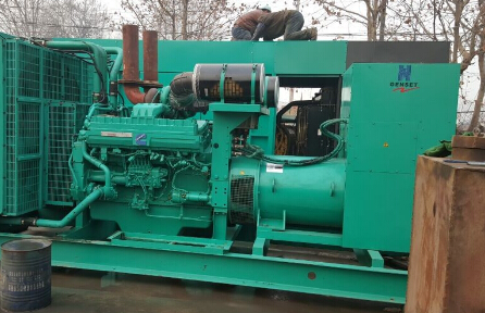 丹棱发电机组如何判断水冷式机油散热器内部是否需要清洗？